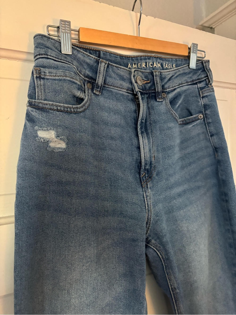 American Eagle Outfitters Light Blue High-Rise Cropped Jeans